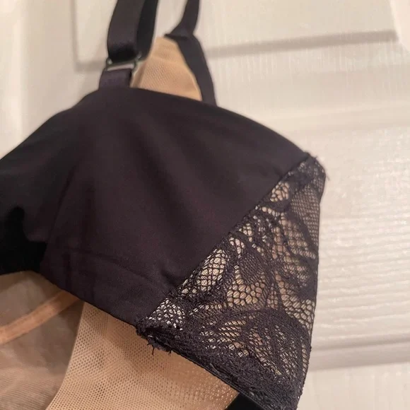 Calvin Klein Women's Seductive Comfort Unlined Lace Bra - Picture 9 of 15